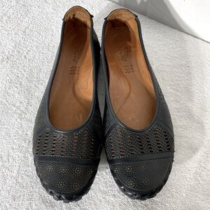 Vintage Spring Step Black Leather Laser Cut Slip On Ballet Flats 41